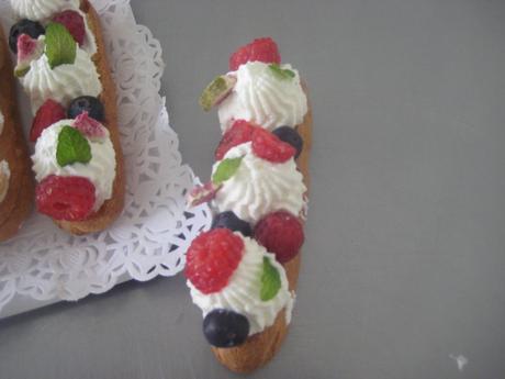 ÉCLAIRS DE FRUTAS ROJAS Y DE TARTA DE LIMÓN
