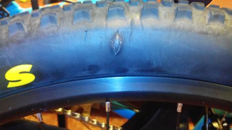 Cómo reparar una cubierta de mtb rajada en mitad de una ruta