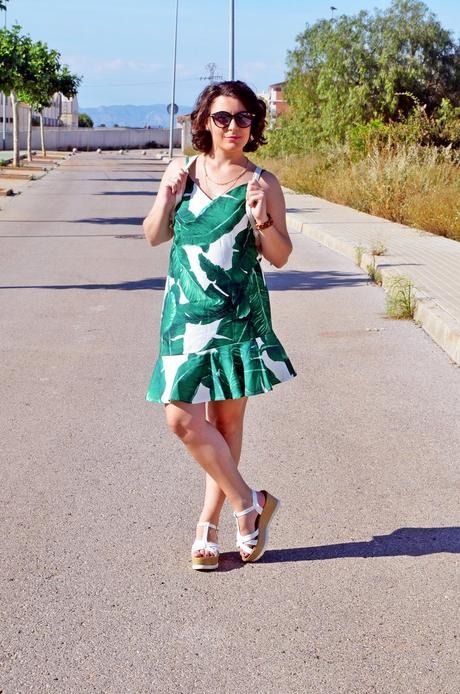Vestido asimétrico tropical