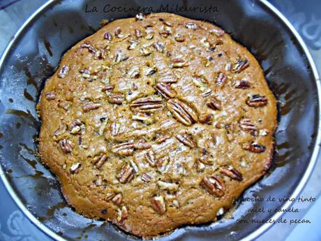 Bizcocho de vino tinto miel y canela con nueces de pecan