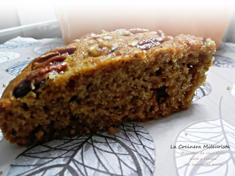 Bizcocho de vino tinto miel y canela con nueces de pecan
