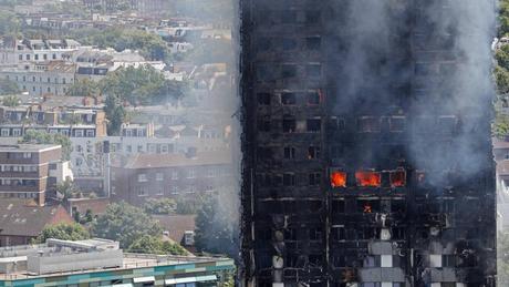 Al menos doce muertos en el incendio de edificio en Londres