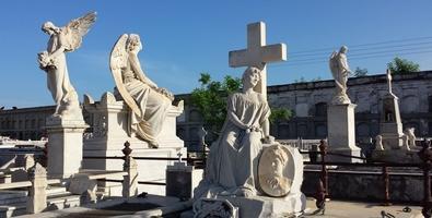 En Cuba un cementerio asiste a su propio entierro