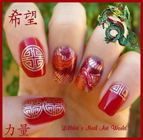 Dragón chino con la placa Ru yi de Yours Cosmetics