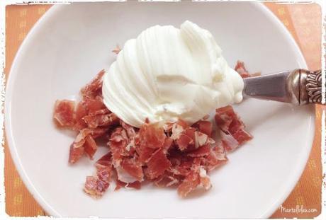 Bocata de crema de queso con jamón