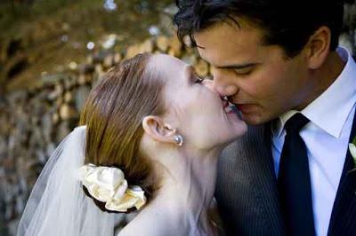 El Rito del Beso: ¿cuántos besos serías capaz de dar a la novia en tu boda?