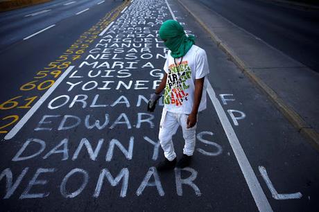 Portugueses residentes en Venezuela empiezan a retornar ante grave crisis