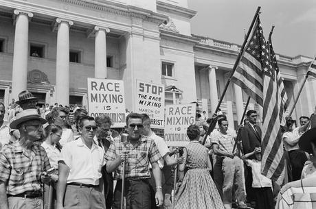 Imágenes para realizar ejercicio sobre  racismo y segregación racial en los Estados Unidos del 1950