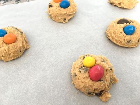 recetas delikatissen Peanut Cookies with M&M’s galletas fáciles galletas caseras cookies peanut butter cookies m&ms Cookies de cacahuetes y chocolate cookies crema de cacahuete cookies chocolate 