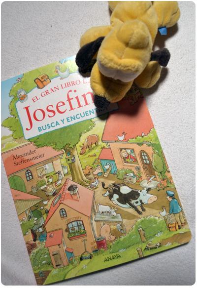 Foto Reseña | El gran libro de Josefina: Busca y encuentra