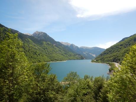 Del embalse de Baserca o de Senet al ibón grande de Angliós