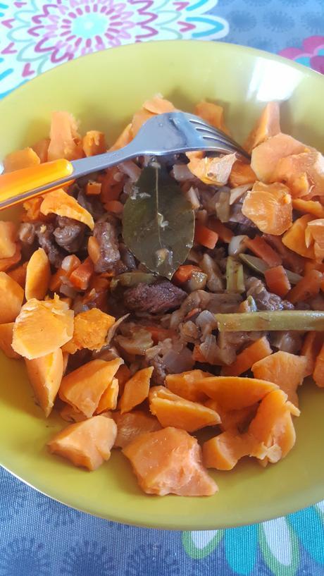 ESTOFADO DE TERNERA/POLLO CON BATATAS (2 VERSIONES) ESTOFADO DE TERNERA/POLLO CON BATATAS (2 VERSIONES)