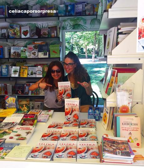 FIRMANDO “CELÍACA POR SORPRESA” EN LA FERIA DEL LIBRO 2017 DE MADRID