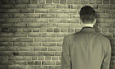 Mirando a la pared Mirando a la pared