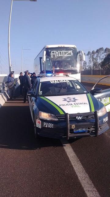POLICÍA ESTATAL IMPIDE EL LIBRE TRÁNSITO A CARAVANA DE LOS #43
