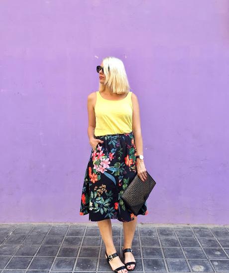 Falda midi con estampado de flores