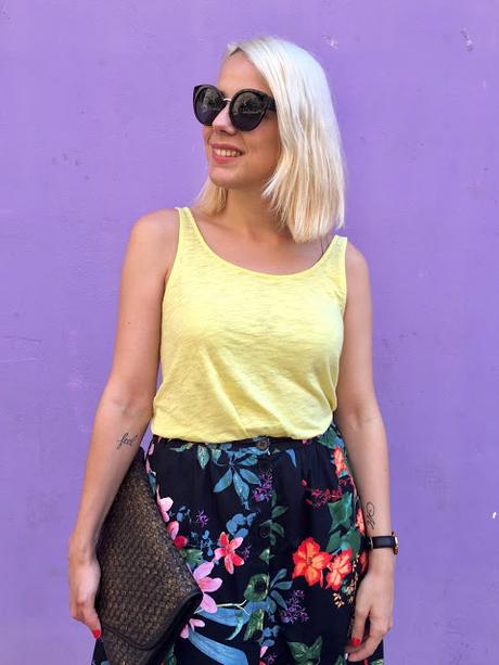 Falda midi con estampado de flores