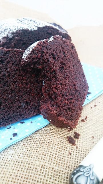 Bizcocho de yogur y chocolate.