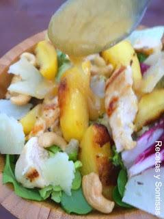 ENSALADA DE MELOCOTÓN , POLLO Y ANACARDOS