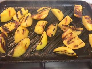 ENSALADA DE MELOCOTÓN , POLLO Y ANACARDOS