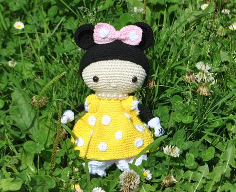 MINNIE DE GANCHILLO CON VESTIDO AMARILLO