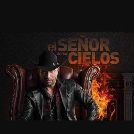 Rafael Amaya promociona “El Señor de los Cielos” en palenque de Julión Álvarez