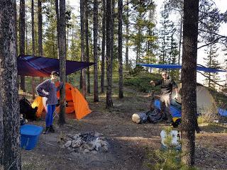 DE ACAMPADA EN ABRAHAM LAKE