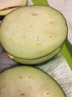 BOCADILLOS DE BERENJENA, JAMON Y QUESO