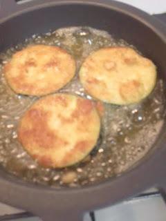 BOCADILLOS DE BERENJENA, JAMON Y QUESO