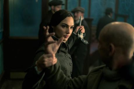 Wonder Woman – Tierna mirada y puños implacables Wonder Woman – Tierna mirada y puños implacables