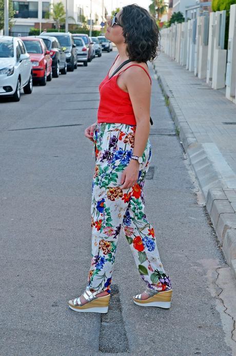 Pantalones fluidos estampado floral