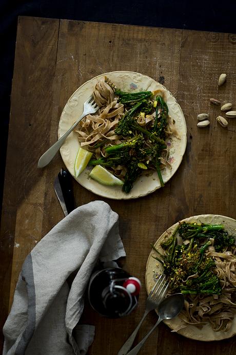 PASTA FRESCA DE ESPELTA CON BIMI Y PISTACHOS