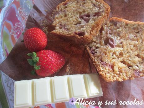 MUFFINS CON TROCITOS DE FRESA Y CHOCOLATE BLANCO