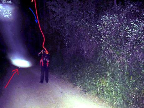 Extrañas luciérnagas, fotos de Javier Gallego García en una marcha nocturna.