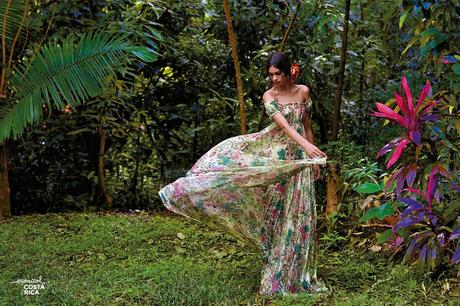 La colección de vestidos de fiesta 2017 de Etxart & Panno enamora por su colorido y su feminidad