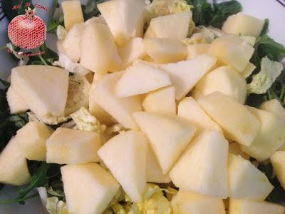 Ensalada de pollo, manzana y salsa oriental Ensalada de pollo, manzana y salsa oriental