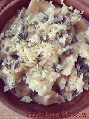 Ravioles gratinados con salsa de queso azul de cabra Ravioles gratinados con salsa de queso azul de cabra