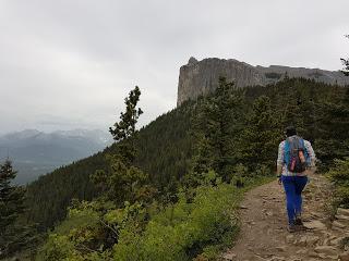 SENDERISMO EN KANANASKIS: MOUNT YAMNUSKA (2240 m)