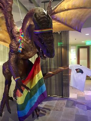 Wizards of the Coast al Seattle Pride Parade con mucho dulce