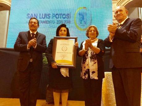 Magistrada Juana María Meza recibe presea “Potosino Distinguido”
