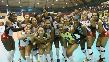 Las muchachas del voleibol dominicano derrotan a Puerto Rico y avanzan a gran final.