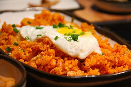 Arroz con tomate y huevo