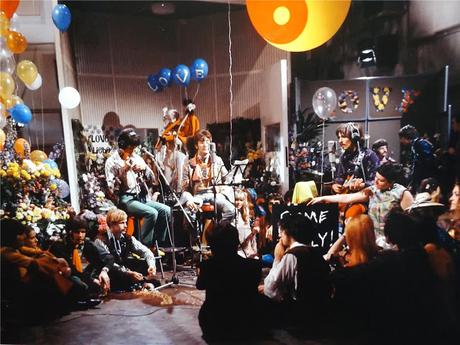 CANCIONES DE AMOR DEL VERANO DEL AMOR Más o menos tal día como hoy de 1967 ‘quedaba inaugurado’ el Verano del Amor, la puesta en marcha de esa revuelta contracultural que fue la aparición de los hippies. Muchas canciones de aquella época siguen sonando...