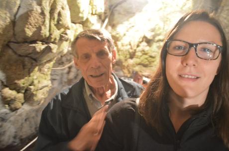 Cueva, Estatuas y Monasterio en Valaquia – Cave, Statues and Monastery in Wallachia