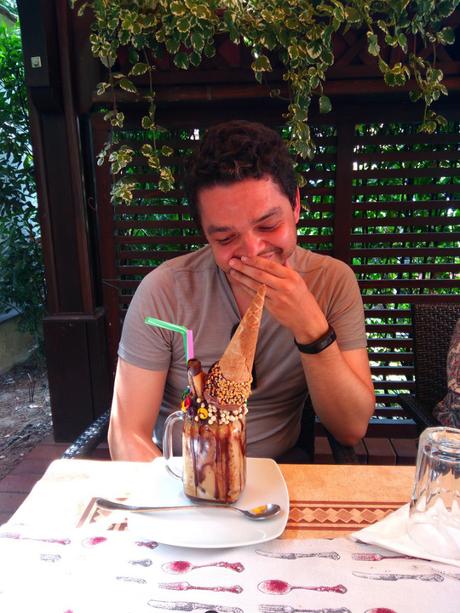 Cueva, Estatuas y Monasterio en Valaquia – Cave, Statues and Monastery in Wallachia