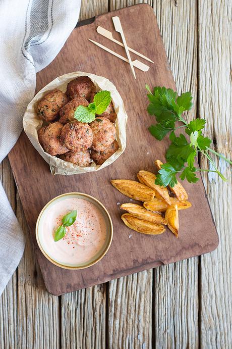 Keftedes griegos con salsa picante