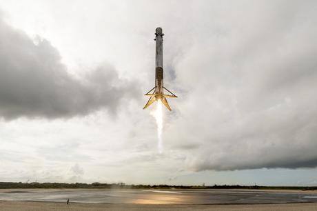 SpaceX hace un doblete histórico lanzando y recuperando dos cohetes en 48 horas
