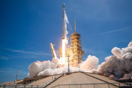 SpaceX hace un doblete histórico lanzando y recuperando dos cohetes en 48 horas