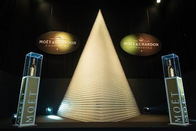 Moët & Chandon logra un Guinness World Record con una pirámide de 50.116 copas y 7,26 metros de altura