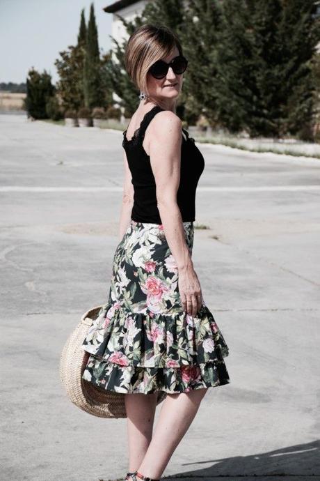 Trabajo y pasión handmade-look-verano-blogger-bodega-volantes-flores-capazo-redondo